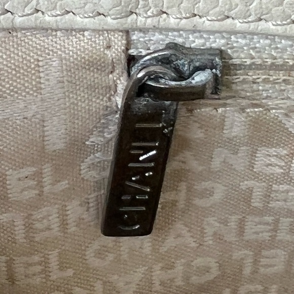 Chanel Chocolate Bar Medium Tote - Picture 5 of 5